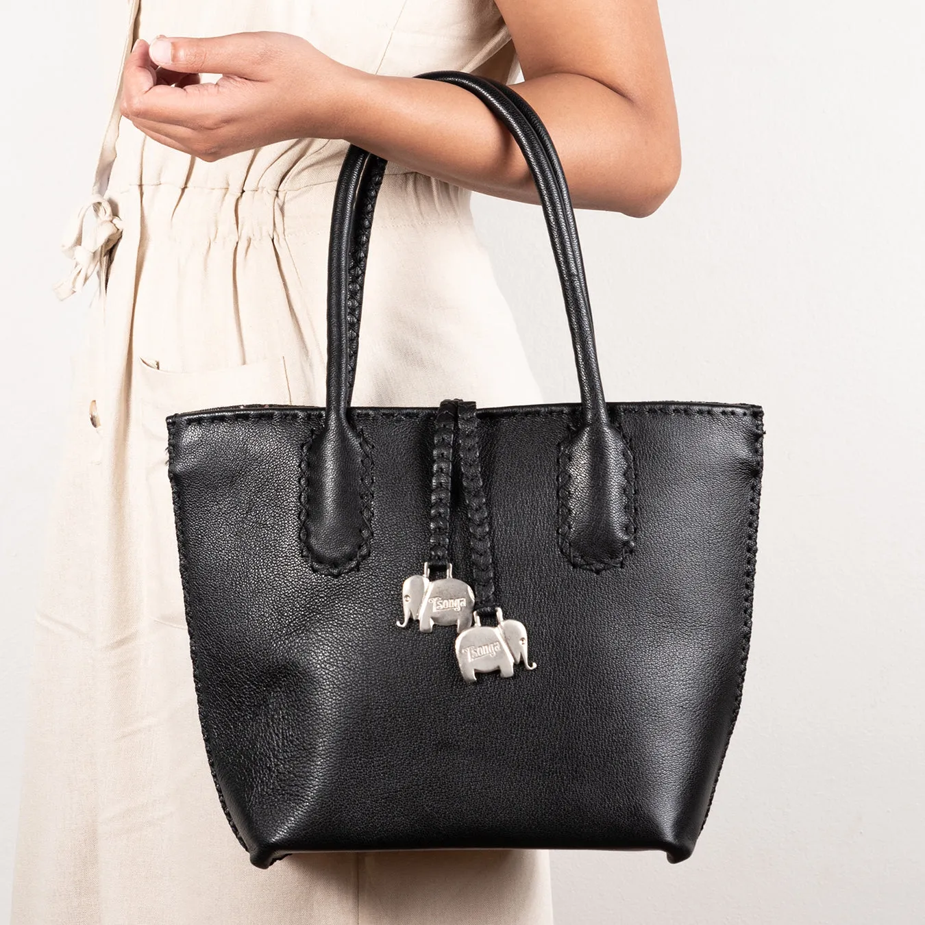Azetha : Ladies Leather Shopper Handbag in Black Cayak and Nero Rockafella