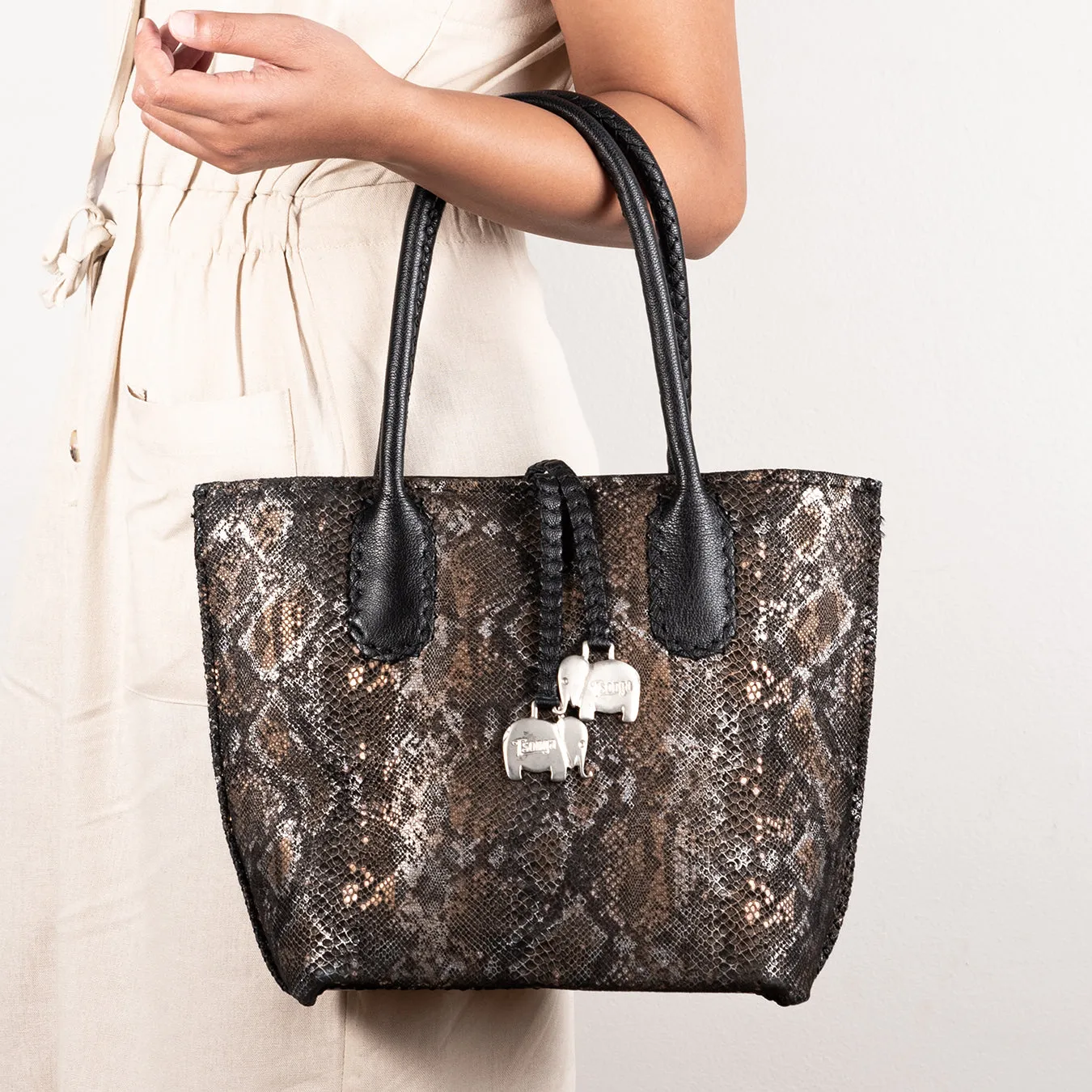 Azetha : Ladies Leather Shopper Handbag in Black Cayak and Nero Rockafella