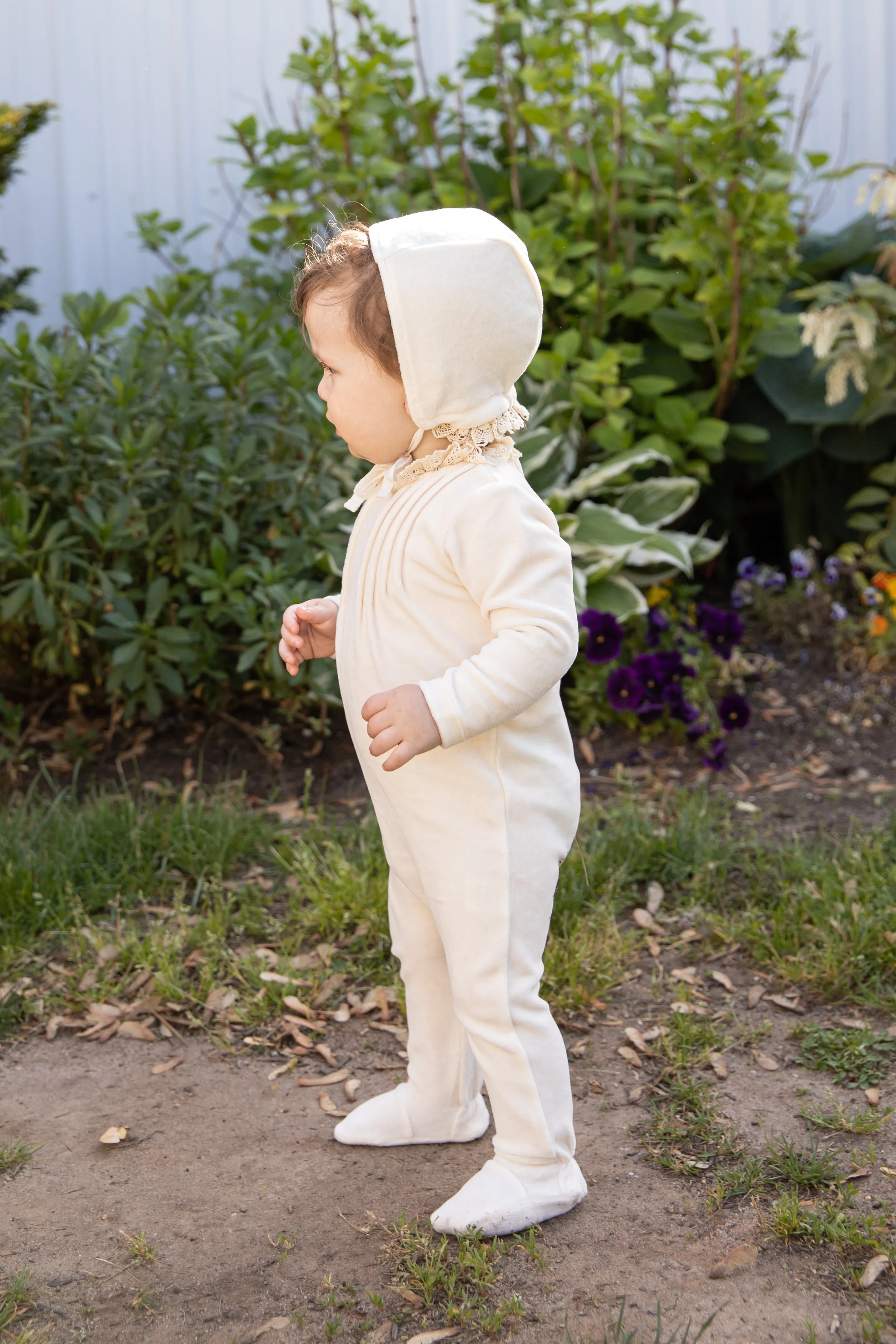 Bee & Dee Snow White Velour Eyelet Collar Footie with Bonnet