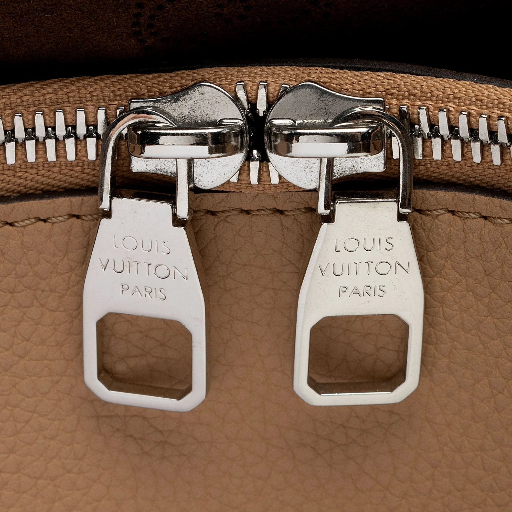 Louis Vuitton Mahina Leather Bella Tote (SHF-pGCMeu)