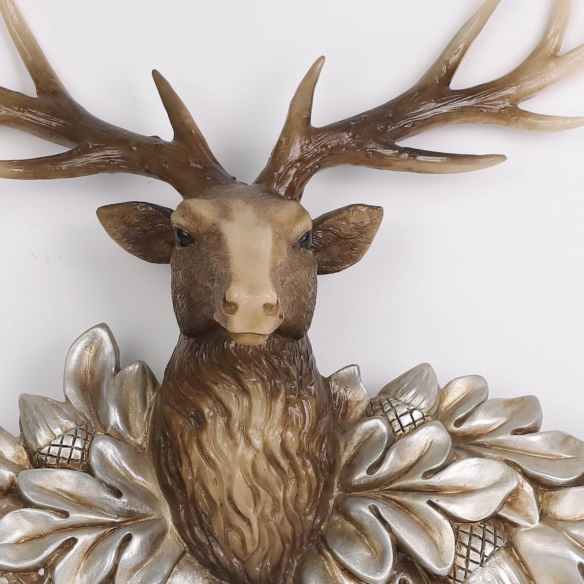 Polyresin reindeer head with triple hanger hooks