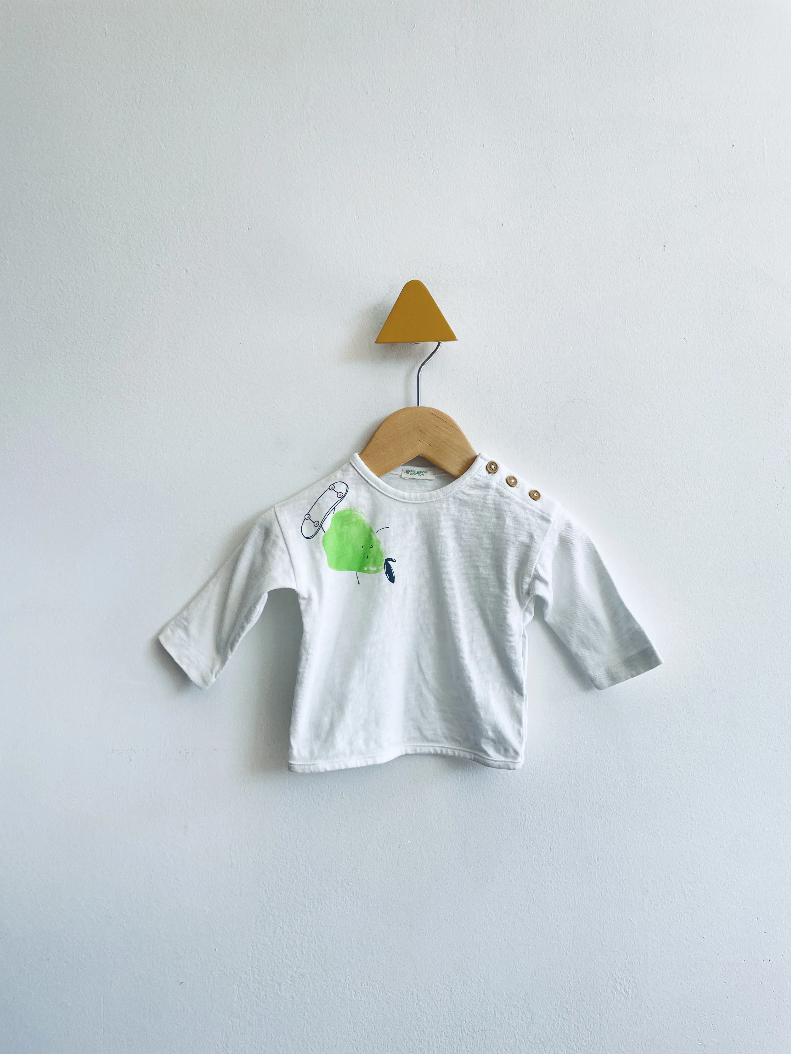 Skateboarding Pear Top // 3M