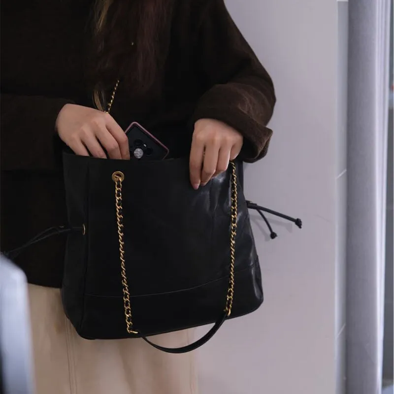 Stylish Vegetable-Tanned Leather Drawstring Shoulder Bag