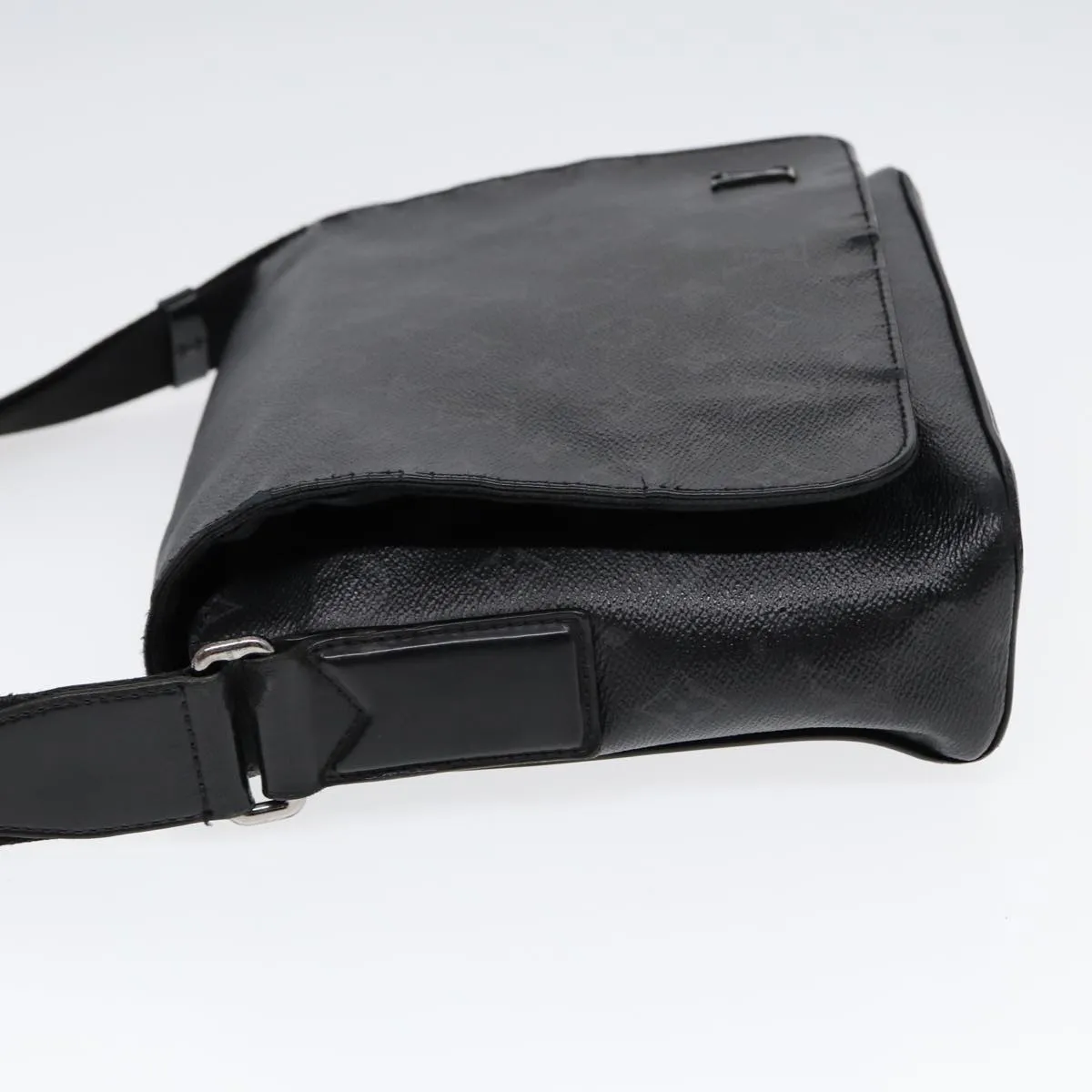 Trendy Inspired Louis Vuitton Monogram Eclipse District Pm Shoulder Bag M45272 Lv Auth Bs17527