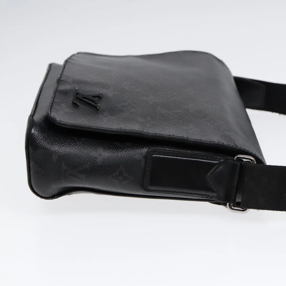 Trendy Inspired Louis Vuitton Monogram Eclipse District Pm Shoulder Bag M45272 Lv Auth Bs17527